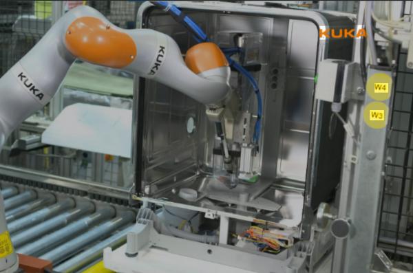 库卡协作机器人重塑人机协作自动化新纪元